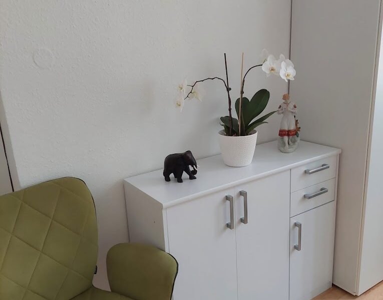 Weiße Orchidee Massagestudio