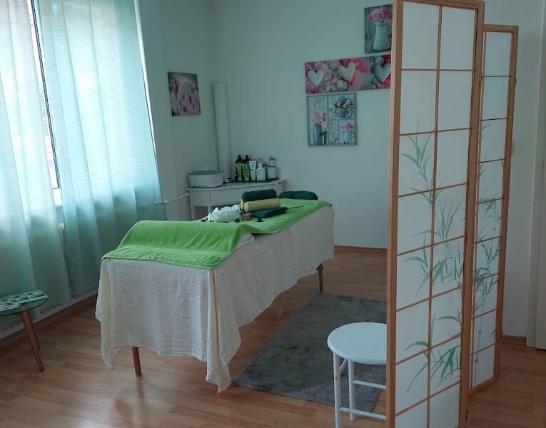 Weiße Orchidee Massagestudio