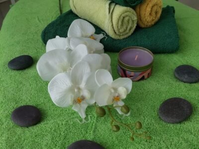 Weiße Orchidee Massagestudio