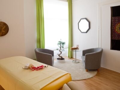 Seven Trees Hawaiianische Massagekunst