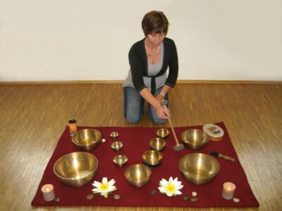 Klangschalen-Insel Sabine Bach