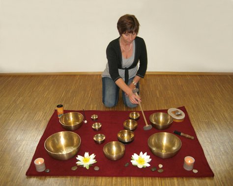 Klangschalen-Insel Sabine Bach